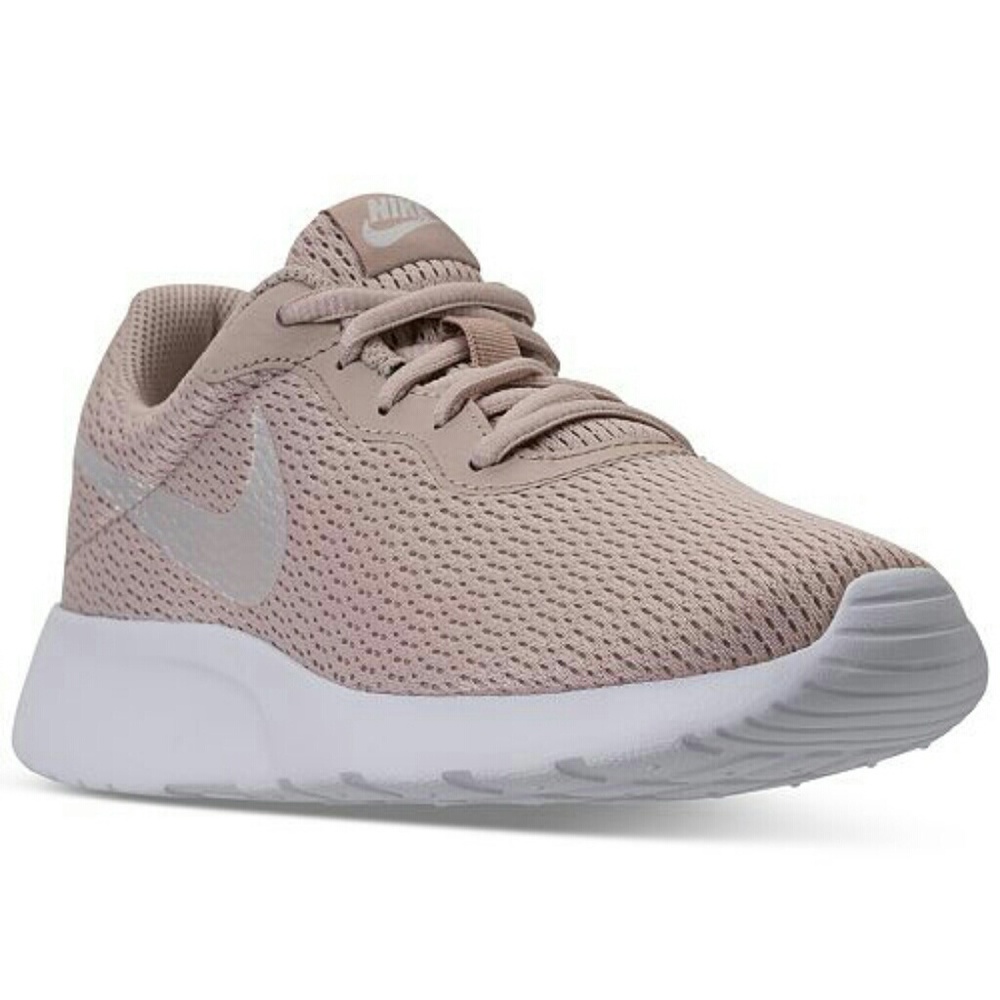 NIB Womens Nike Tanjun